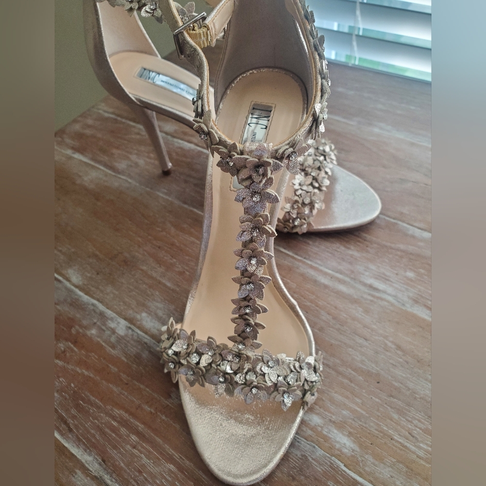 INC. Floral Embellished Sandals (Inc. International Concepts, Size 9)